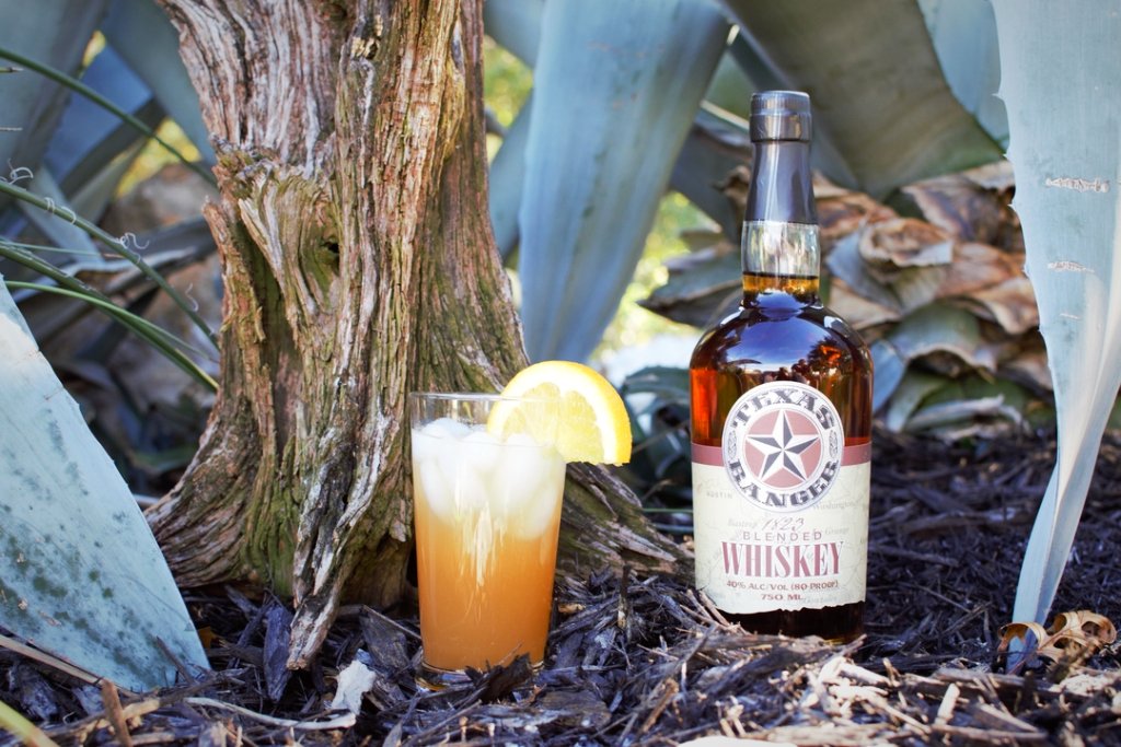 It's Friday and that means it's time to shake your Shandy Maker 😂  Check out the simple recipe for this delicious #cocktail below:

- 2oz Texas Ranger Whiskey
- 1/4oz Grapefruit juice
- 1/4oz Lemon juice
- 1/4oz Simple syrup 
- 3oz Hefeweizen beer
- Garnish with an orange wedge
