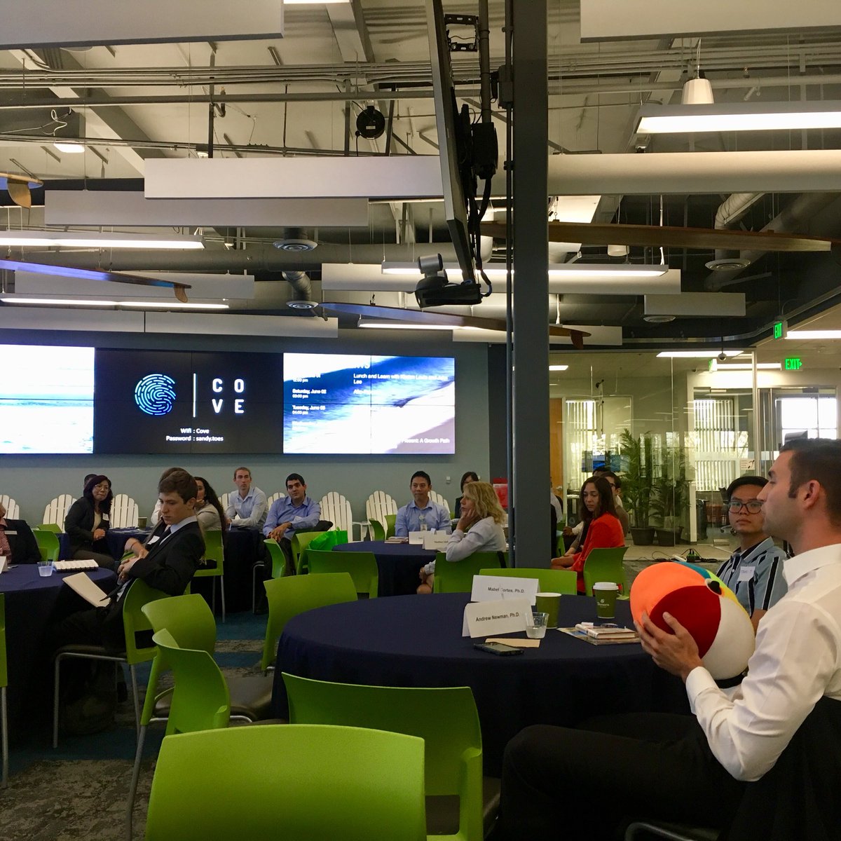 RaslynRendon's tweet photo. #UCI’s GPS BioMed 2nd Alumni Mentoring Program Kickoff is underway. @UCIrvineGD is a proud partner of this amazing program! Exciting to see former and current students of so many of our programs in the room this AM!! #UCIGradLife #UCIGradAlum #UCIPostdoc 💙💛 https://t.co/kX7Q6ZvIIx