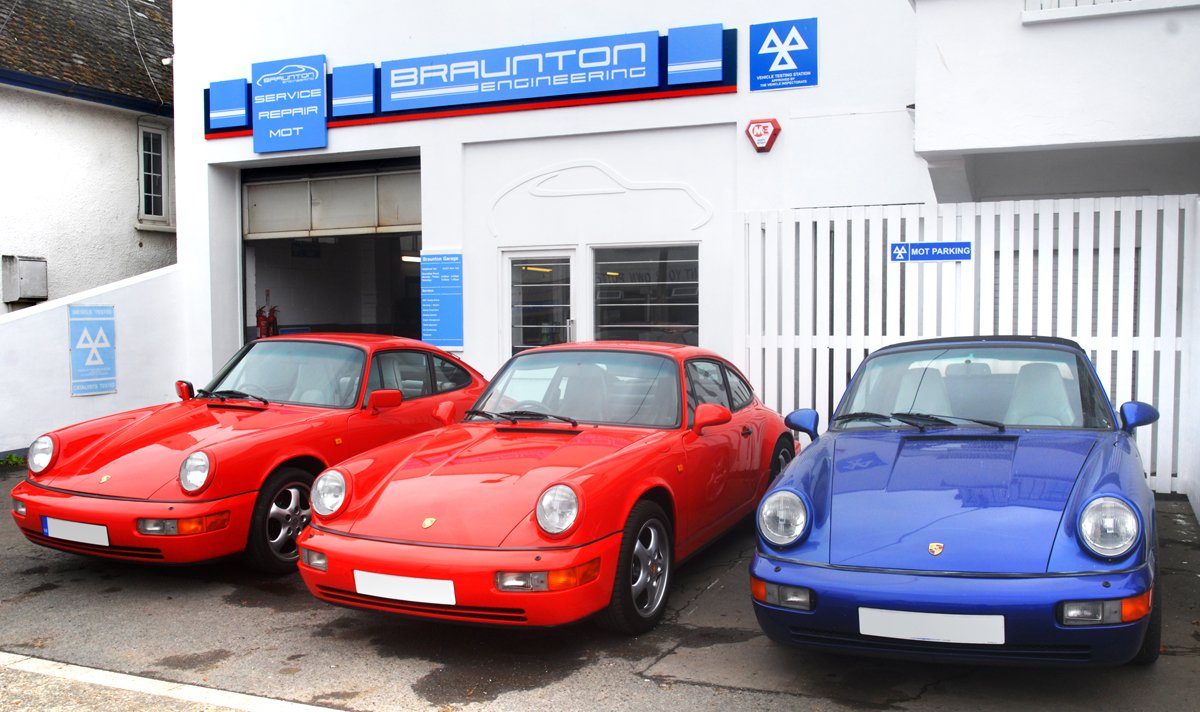 Classic air-cooled siblings in Devon - Porsche 911 964 display in #Braunton. Porsche #servicing &amp; #repair at North #Devon #Porsche #Specialist