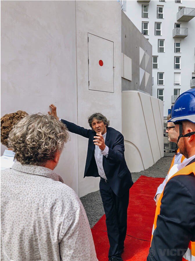 Lillenium's tweet photo. L’architecte de #Lillenium Rudy Ricciotti ajuste, façonne et prend soin de tous les détails. Premiers essais pour le drapé de béton qui signera l’identité de Lillenium https://t.co/tXq52oHTqc https://t.co/rUGPR3urY4