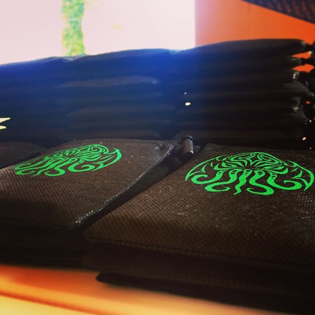 cthulhu_project's tweet photo. Fulfillment time #cthulhu #bag #tarot #eldritchtarot #tarotbag #majorarcana #cthulhuproject https://t.co/VtTIT1pu9F