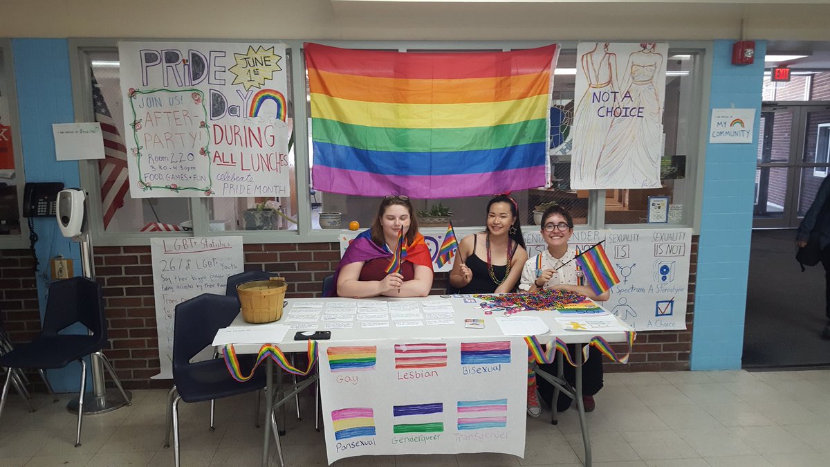 SBHS_GSACLUB's tweet photo. Pass by the PRIDE TABLE during all lunches for activities, prizes, and FACE PAINT! ❤🌈 https://t.co/U048lPA7Mn