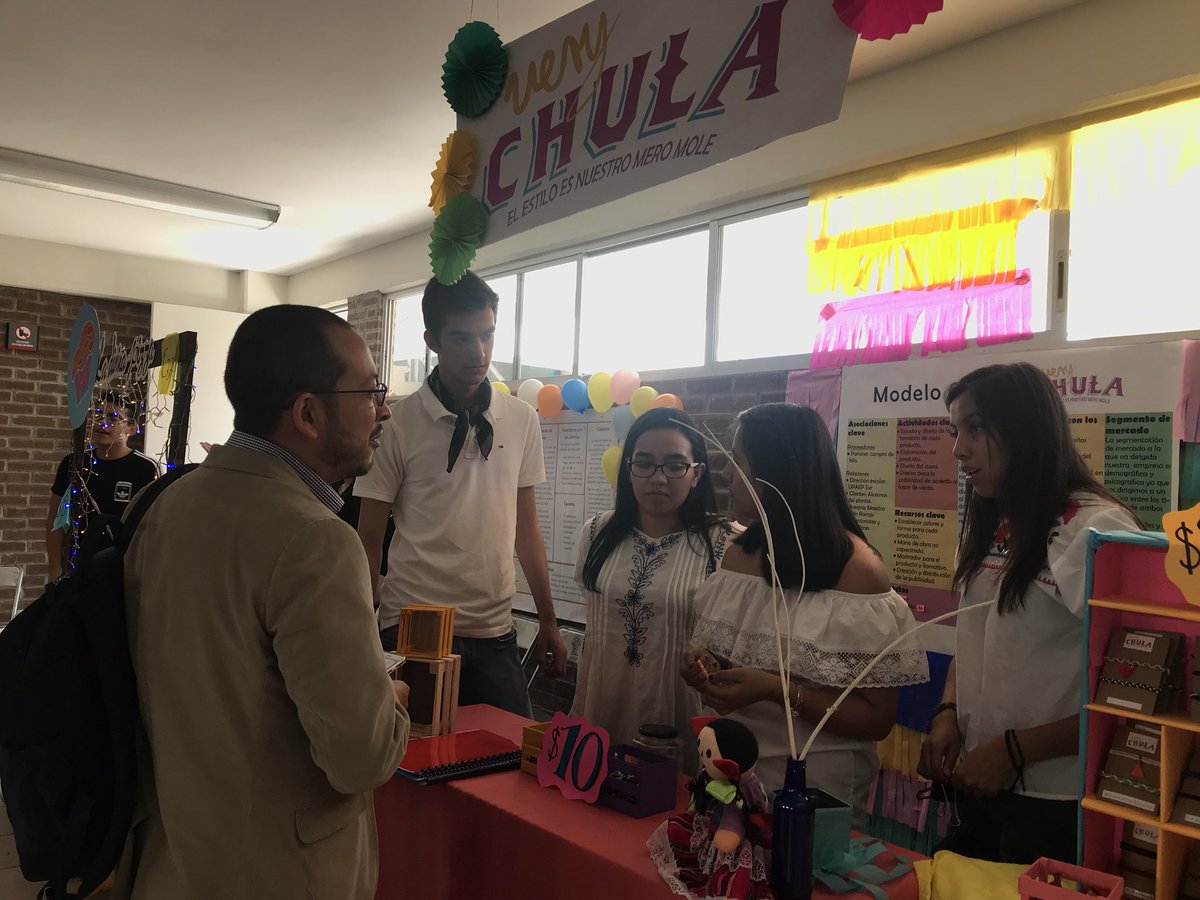 Kar_Carpinteyro's tweet photo. ¡Comenzó la #Experiencia de los chicos de #PrepaSur con nuestra Feria de Negocios! 🙌🏼 @agueda_mtz @ItanAlain @PrepasUpaep @Eblin08 https://t.co/SYFk74hpyU