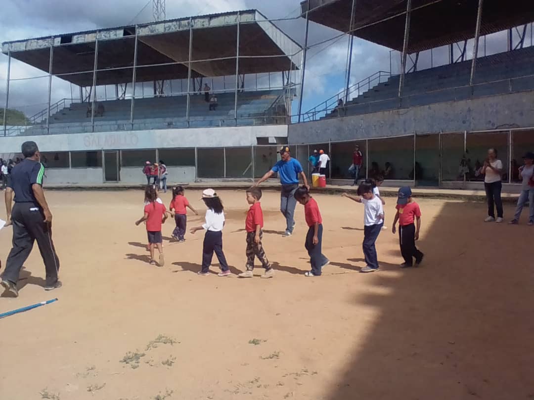 CDCEMonagas_5's tweet photo. Con alegría se ejecutó la actividad con los más pequeños y talentosos de casa #EducInicial #FestivalMiniatletismo
@DarymarGonzlez1 
@Edu7H2 https://t.co/bbgIIjCF3Z