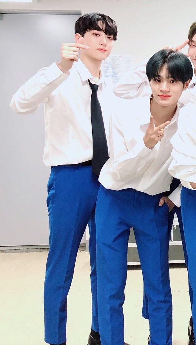 doraehwi's tweet photo. Thank god they're next to each other 🙏🙏
#판휘 #PANHWI #GUANHWI https://t.co/I5iixyJkZH