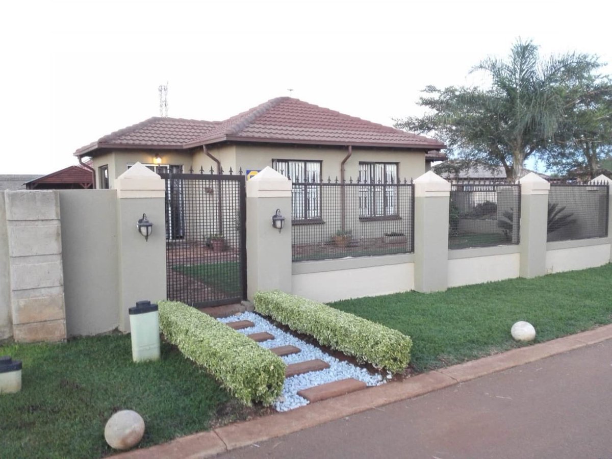 EmtteeSA's tweet photo. A guy bought himself a house Congratulations
I'm the guy  🏡 👏 #Goals https://t.co/84IrrD0OXJ