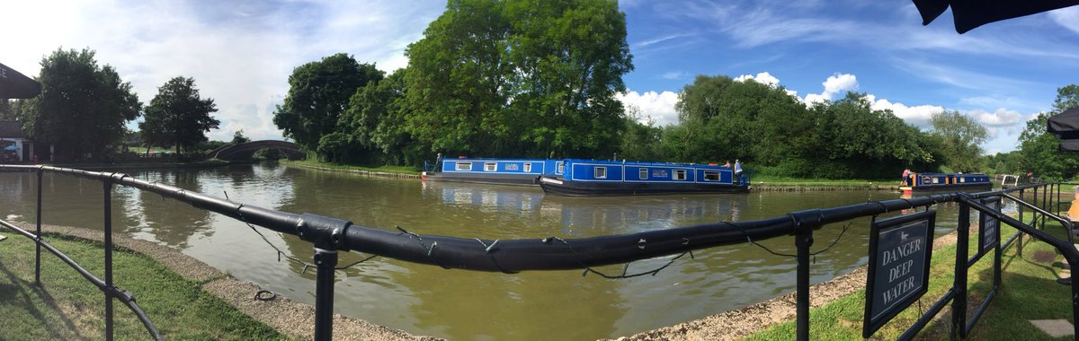 boysinaboat's tweet photo. Lovely day for a bit of #gongoozling at #foxtonlocks https://t.co/wv8HqYcR74