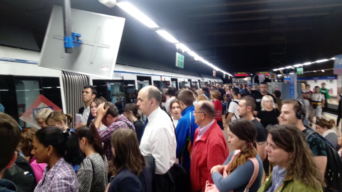 carpetani's tweet photo. Más de 30 minutos de espera en #TFML9. En la línea putativa de @metro_madrid no se respetan ni los servicios mínimos. Él es la España de @Cs_Madrid + @ppmadrid, la pinza FACHA. https://t.co/akwlKob7cI
