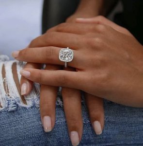 Okay, so you’re going to pop the big question; but, rather than ruin the surprise of her life, you want to out-and-out blow her away with a perfect ring she’ll love forever (which fits perfectly when you’re down on bended knee…!) Check it out here: bit.ly/2KUrp24