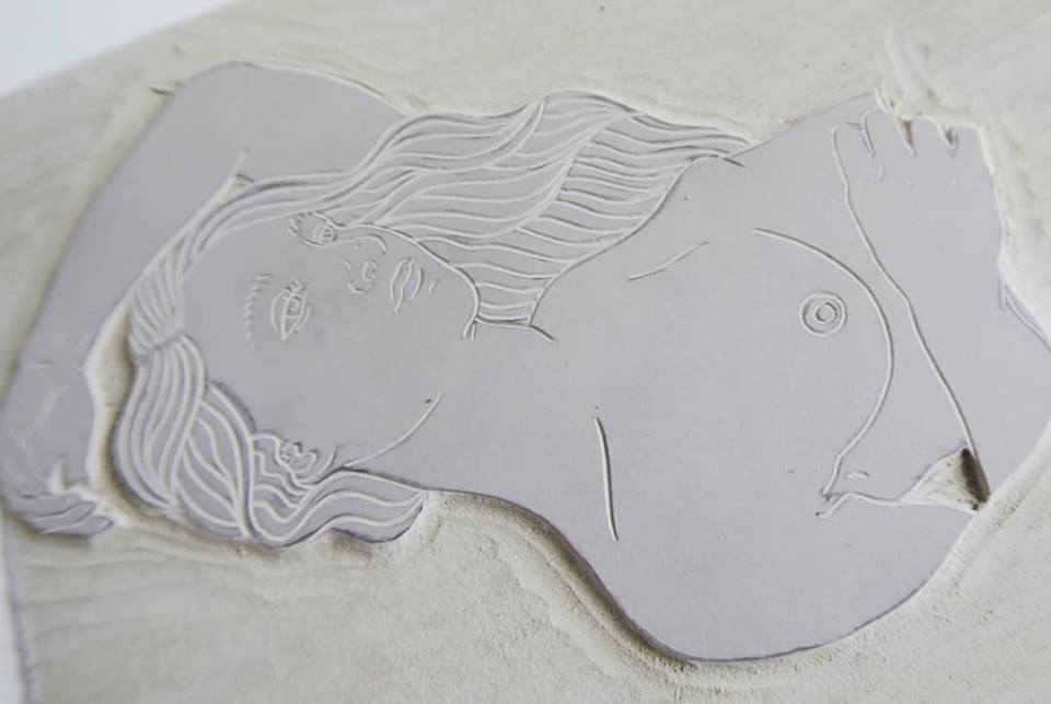 Little carved torso.

#linoprint #linocut #blockprinting #blockprints #printmaker #ukprintmakers #art #craft #handmade #carved #southlondon #design #illustration #worksonpaper #workinprogress #womeninart #figuredrawing