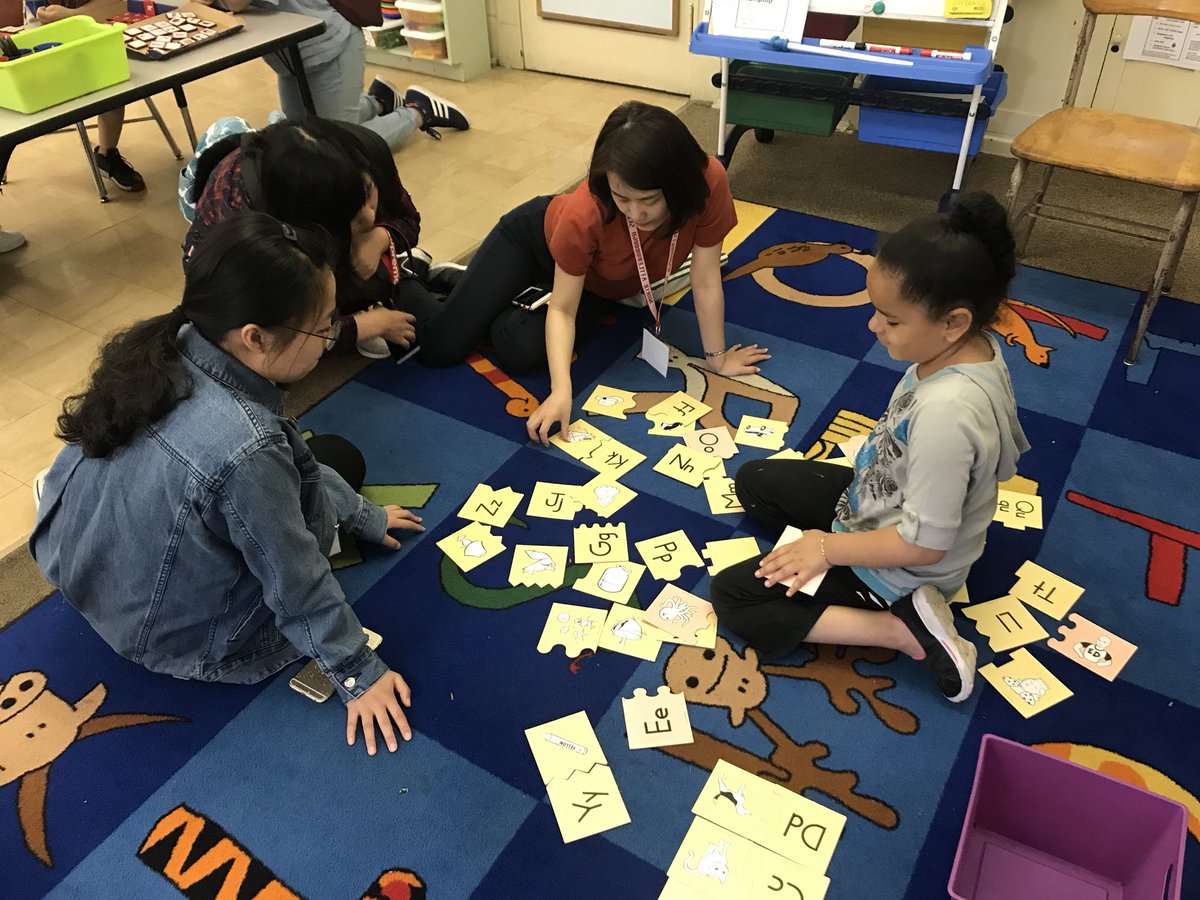 MsAugoustakis's tweet photo. The Chinese student teachers were invited back to @CommunityComets so they could observe &amp; work with our wonderful Kindergarten students. Kindergartners greeted them with “Nihao” (hello),  “xie xie” (thank you), and “zaijian” (goodbye). #impressive #learningexperienceforall https://t.co/4ahP8Qc7BU