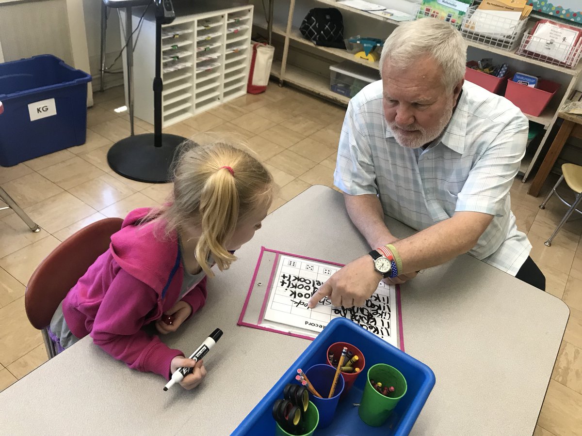 MsAugoustakis's tweet photo. The Chinese student teachers were invited back to @CommunityComets so they could observe &amp; work with our wonderful Kindergarten students. Kindergartners greeted them with “Nihao” (hello),  “xie xie” (thank you), and “zaijian” (goodbye). #impressive #learningexperienceforall https://t.co/4ahP8Qc7BU