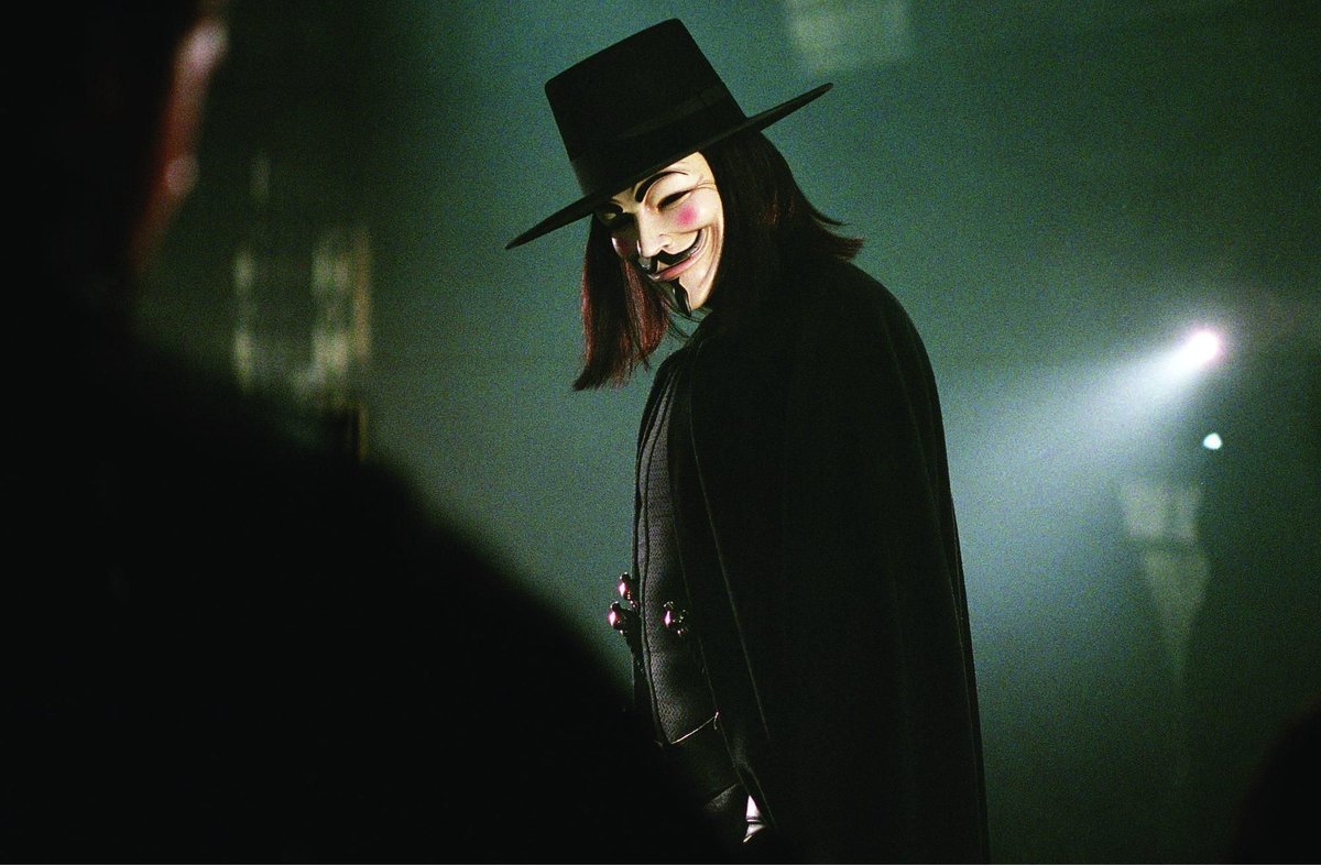 Hırsızlık yapmayın. Çünkü devlet rekabetten hoşlanmaz.

V for Vendetta (2005)