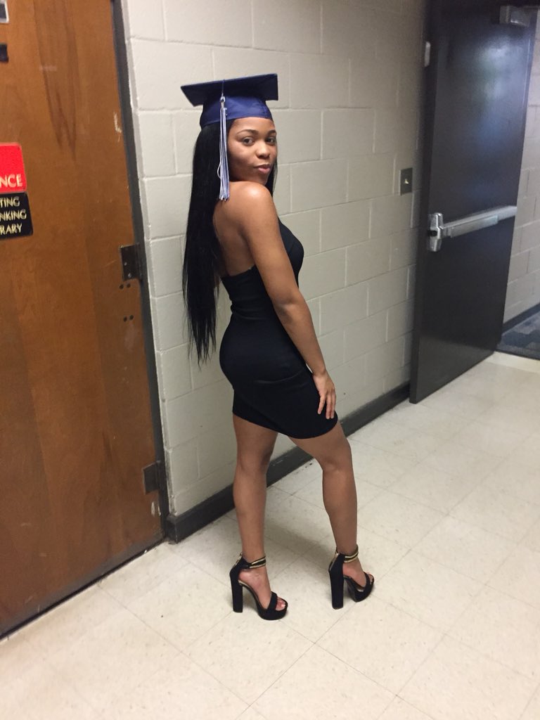 BNeal__'s tweet photo. last night was one of the BEST😩.. I DID IT! i walked across that stage &amp; into adulthood😭 now i’m on to bigger &amp; better things👩🏽‍🎓 &amp; s/o to my WHOLE support system💕they made sure i was happy in the end❤️
CLASS OF 2k🔞🤪 https://t.co/mN7bDyzJrK