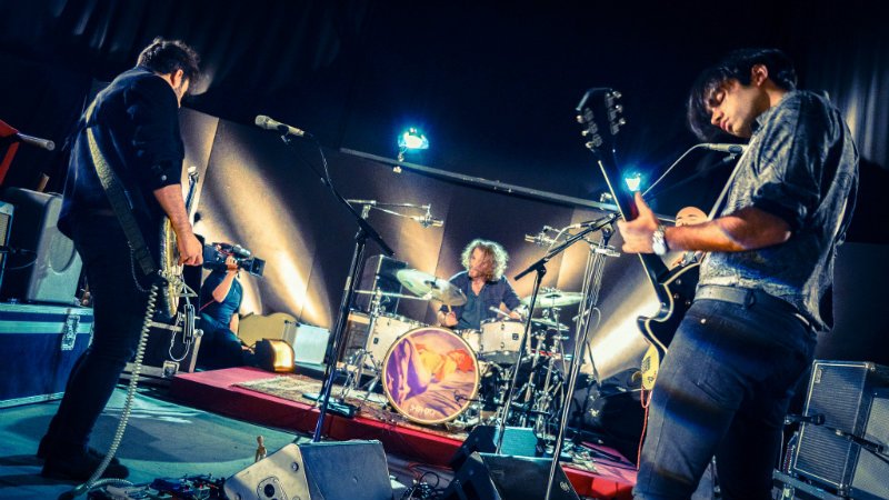 Y despedimos <a href="/LocalDeEnsayo/">Local de Ensayo</a> con el segundo concierto de la tarde <a href="/Alsurcanalsur/">Al Sur</a> Los sevillanos <a href="/shepherdtheband/">SHEPHERD</a> pasaron por la Sala Circular para presentar “Mystic Wave”, un disco que se apoya en buenas melodías y aromas de pop rock británico. Atentos a la versión de The Beatles.