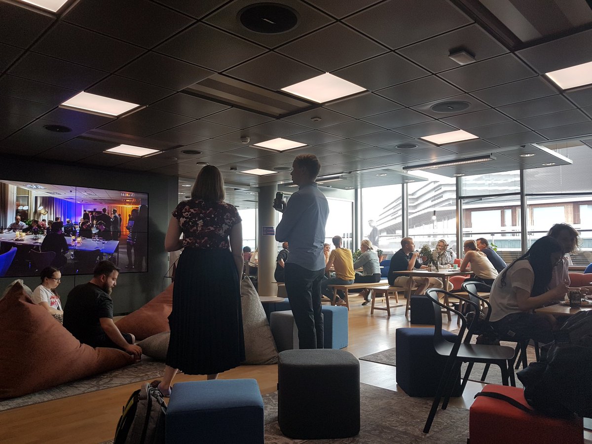 SannaG_UX's tweet photo. Mahtava #uxcamp.in eka päivä takana. Nyt ruokaa ja juomaa @GoforeGroup Helsingin toimistolla. Huomenna jatkuu! #uxcn18 https://t.co/lxoICUF2L0
