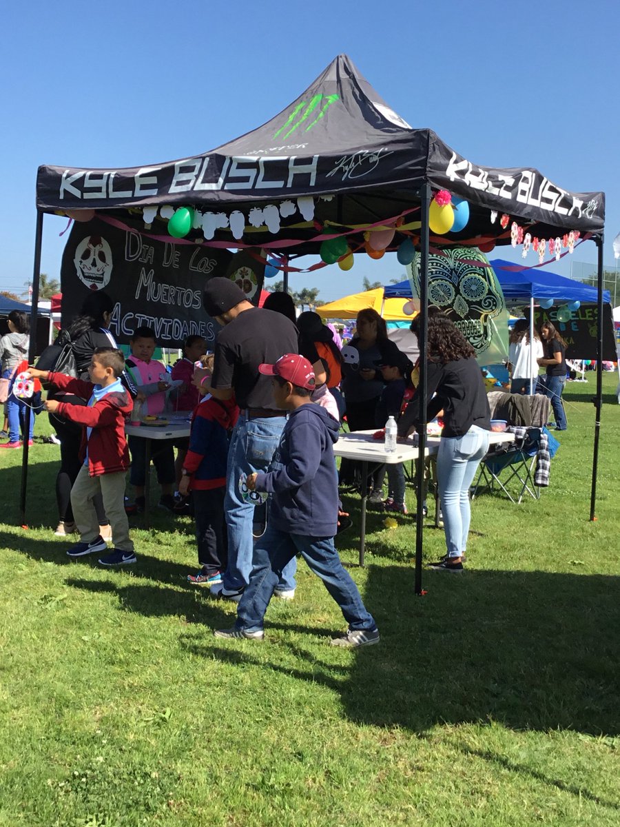 FeriaHhs's tweet photo. Hueneme High School Feria Literaria 2018. @HHSmaestra @GabyLewis3 @revelesm @hhs_viking https://t.co/0Oop93u82f