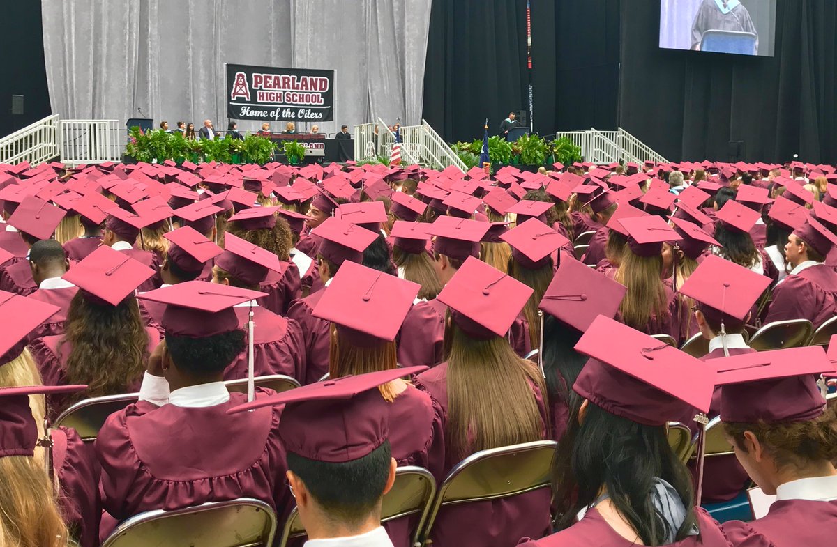 PearlandHS's tweet photo. Done and DONE! Congratulations 218 graduates!! You did it!! #OilerGrad2018 #PrideHonorSuccess https://t.co/vtyNETgoVL