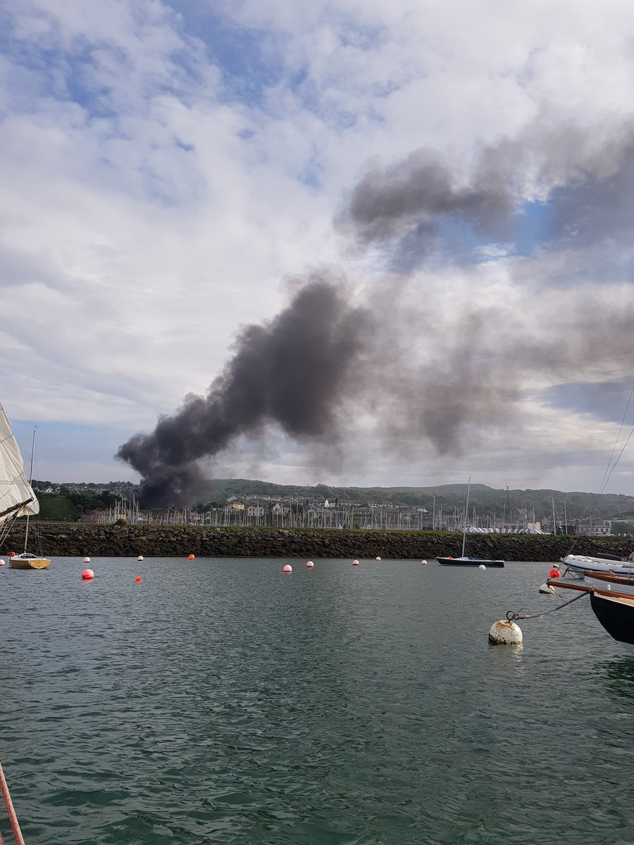 cill123's tweet photo. Somethings smoking in #howth #WaveRegatta https://t.co/dYTIi27kRv
