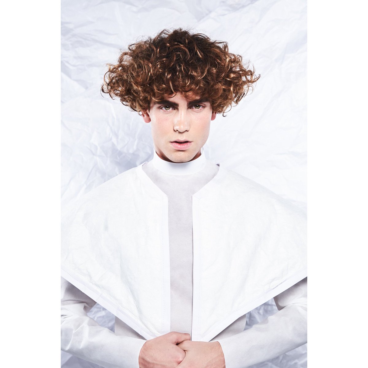 NEW COLLECTION 
#TheBeautyIcons #2018
By <a href="/principefeliz/">Evelio Perdomo</a> + <a href="/anneroig/">Anne Roig</a> 
El Papa👈
Paolo Sorrentino creó esta fantástica serie donde el personaje protagonista, se muestra poderoso y misterioso.