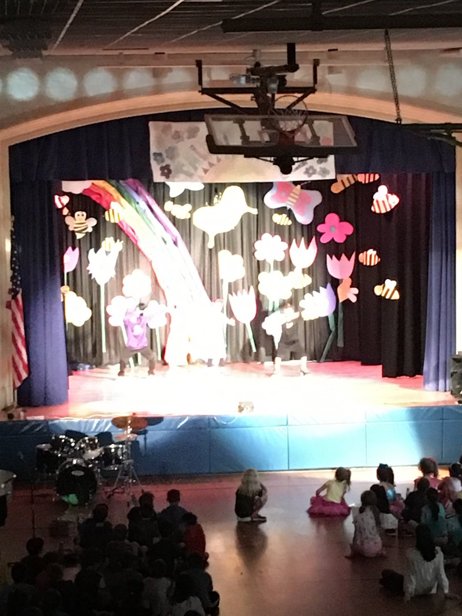 EDMrsHuang's tweet photo. More Spring highlights! Learning to reduce, reuse, recycle at Westchester County MRF, group photo after a lovely gardening time with Kaleidoscope, and truly enjoyed the last Talent Show of the year! Edgewood Room 53’s got talent! #edgewoodproud https://t.co/McaaWmUrrn