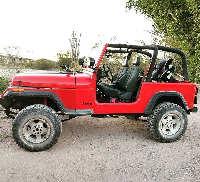 ExplorLocalLife's tweet photo. #notours
We met this pretty little number's owner yesterday. She was just as awesome as this #jeep
#jeeplust
#want https://t.co/nPL5Fj2qEZ https://t.co/UxjDDtDZdw