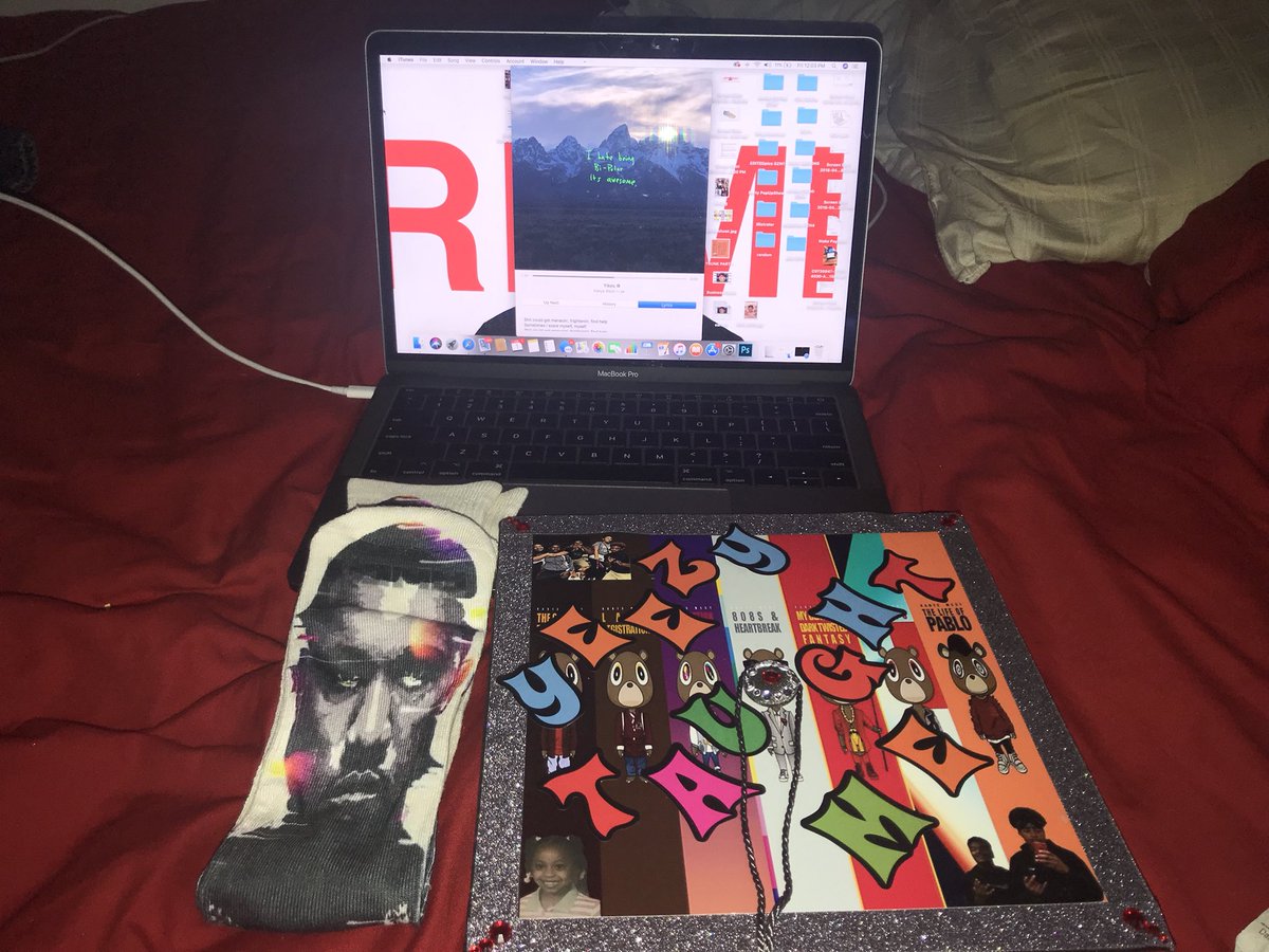 UnknownJay5's tweet photo. “THATS WHY I FUCK WITH YE” 🎓#Graduation #Ye @TeamKanyeDaily https://t.co/ReDhmd8hIQ
