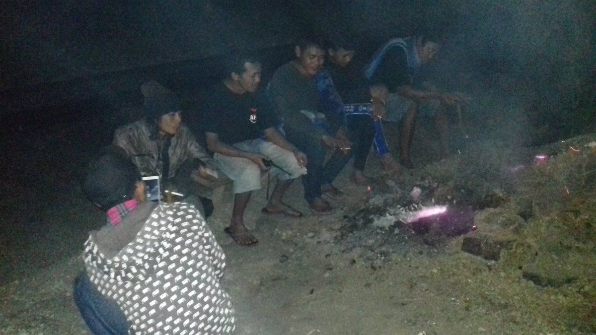 purpalaofficial's tweet image. Retweeted kurniawan (@mykurniawan13):

pemuda dan bapak bapak dusun ngelosari purwobinagun pakem masih  giat ronda. #pakemAman #pasukanRonda #jalinmerapi @merapi_news