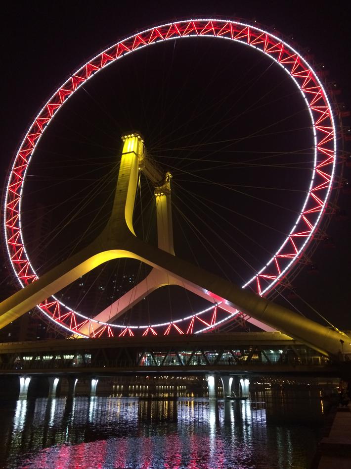 VisitShandong's tweet photo. Weifang has over-taken the London Eye, making it the highest Ferris wheel in the world (by 10m). Inspired by the local kites, the crossed designs on the wheel represents Weifang's best. #visitshandong #visitWeifang #exploring #travel #explorechina #wheelride #no1 #highest https://t.co/SltoH5q5oI