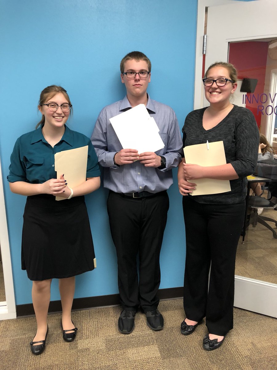 GretaVoit's tweet photo. The @North_INSPIRE Juniors are keeping busy these last few weeks of school! Making boats for Physics and quickly flipping over to mock interview mode! Proud of all of them! #CleanUpWell #DressForSuccess #Physicsland https://t.co/7dnWu57n7q