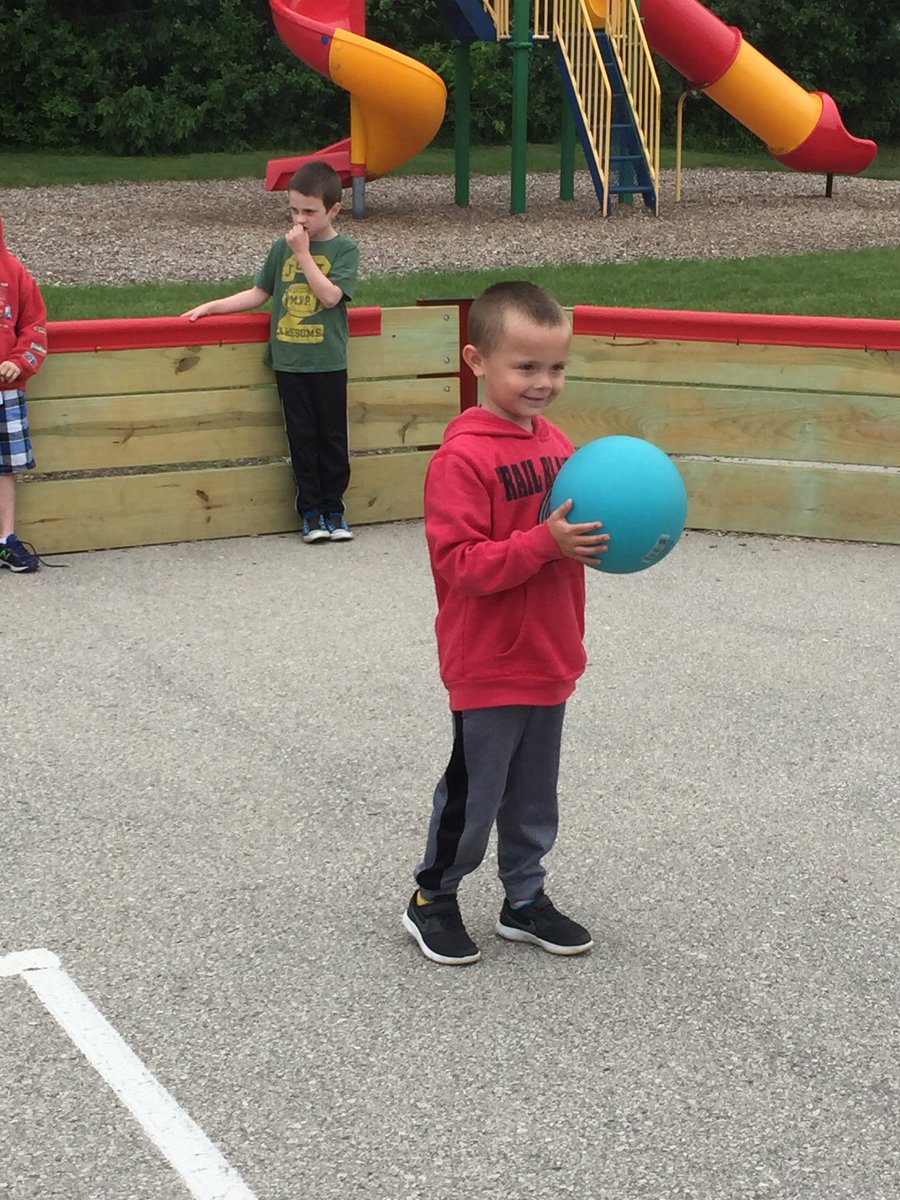 howard_huskies's tweet image. Field day is in full swing! #huskyfun #playingandlearningtogether