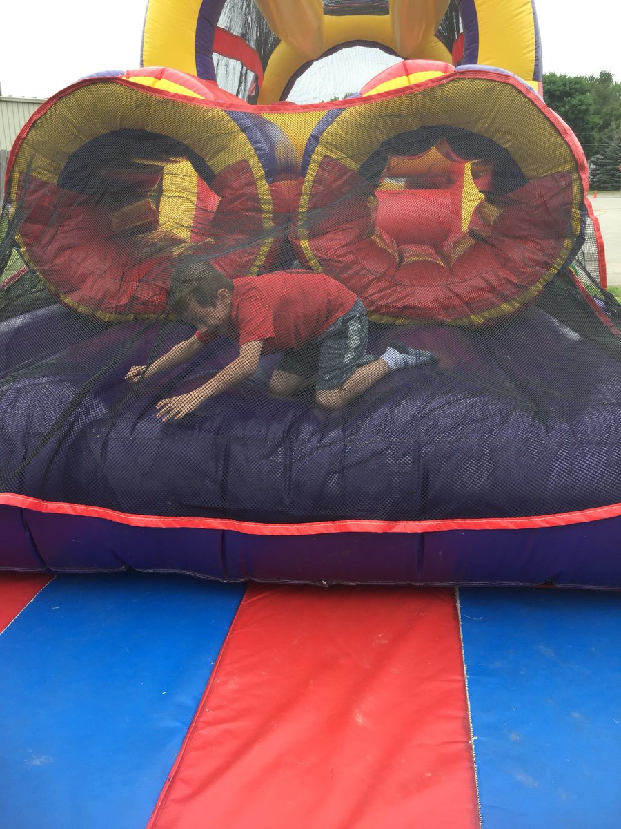 howard_huskies's tweet image. Field day is in full swing! #huskyfun #playingandlearningtogether