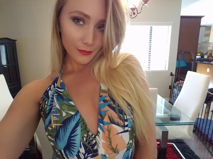 Happy FRIYAY! ? https://t.co/FvtBIaICeX