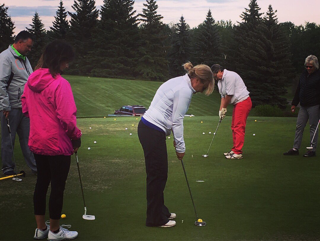 BelvedereGCC's tweet image. Ladies’ Golf &amp;amp; Wine kicked off again last night and was a blast! #belvederegcc #whyibelong #ladiesgolf #lpga #winetime