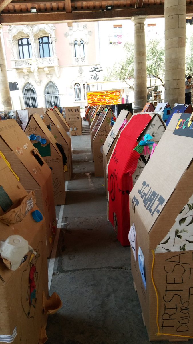 CanJonch's tweet photo. Els drets humans la nostre llar universal. Activitat amb els Centres de Primària, Centres Oberts i CEE Montserrat Montero. @marinvizate @CanJonch @granollers #GVOP2018 #Refugiats #80aniv https://t.co/zzYPcQly9H