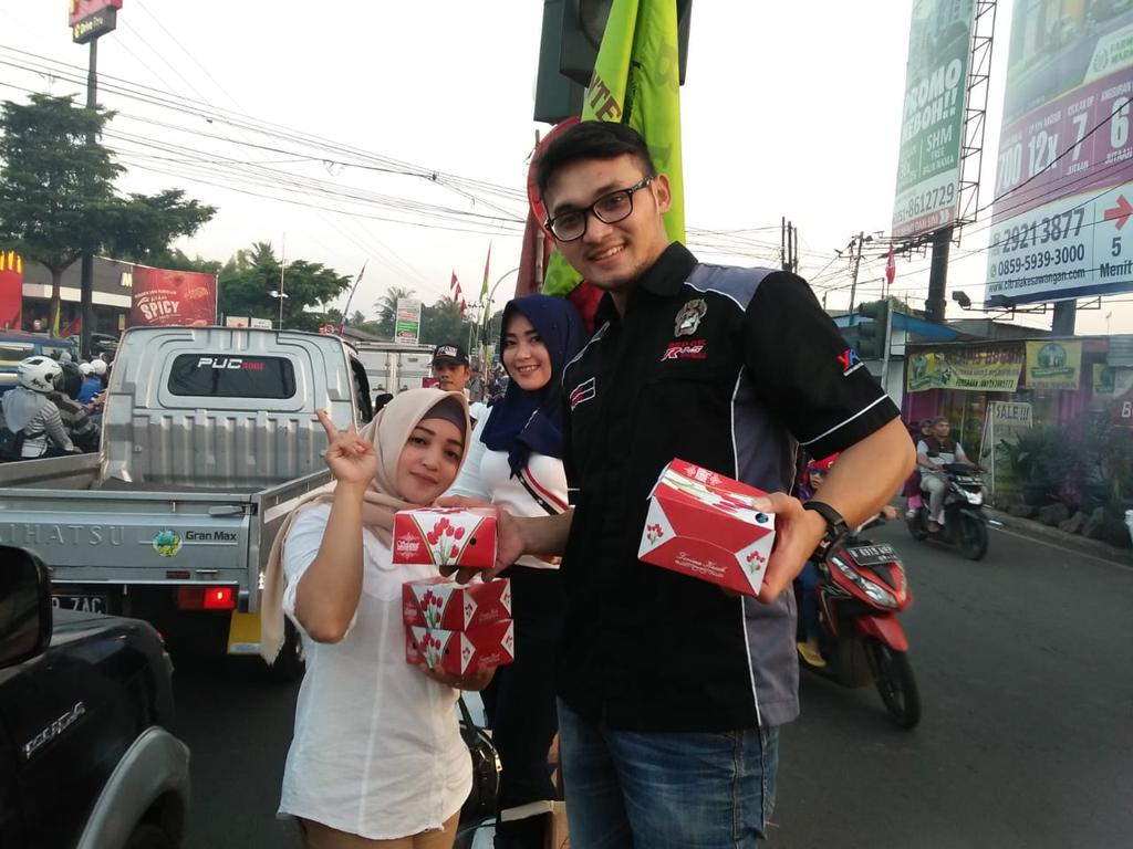 Berbagi Takjil Depok R Onefive Owners di pertigaan Bojong Sari kota Depok

#yamahaindonesia #yamaharacing
#modifikasi #yrfidepok #imijawabarat #frid #kotadepok #racing #modifikasi #dron