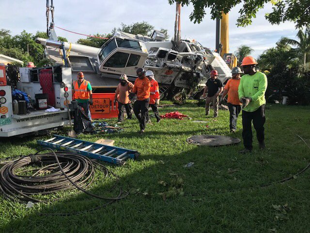 LHFireOPSChief's tweet image. #Lauderhill #cranecollapse progress report: Crews have successfully lifted the overturned crane &amp;amp; put it back on its wheels. #BreakingNews @LauderhillFDPIO