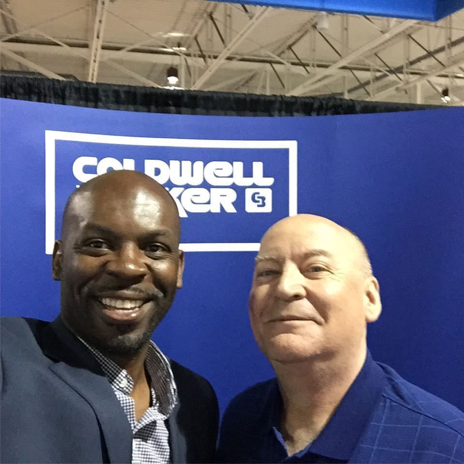 YorkDurhamHomes's tweet photo. @lackieshawn and I hanging out at the @coldwellbanker booth at #RealtorQuest 2018 yesterday! (at Toronto Congress Center) https://t.co/RP66zp18Ez
