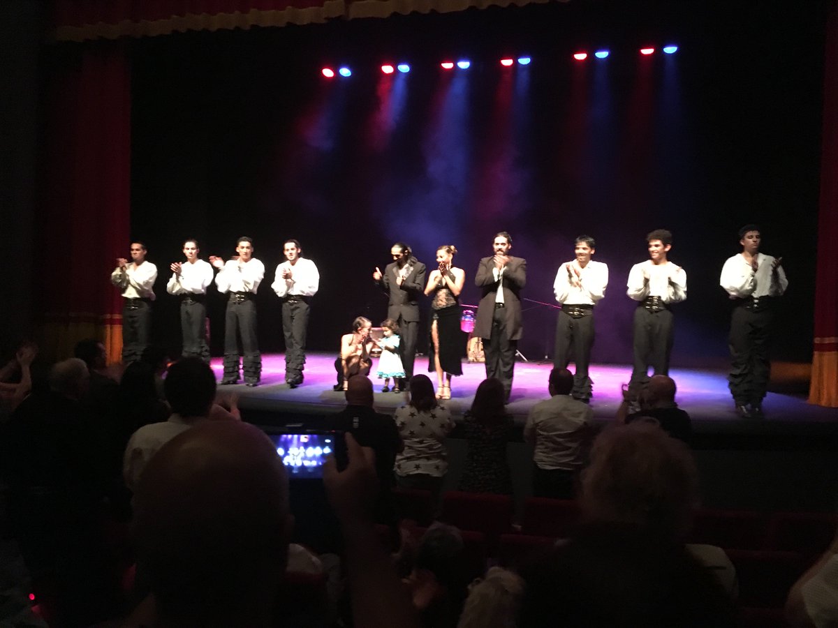 ARGenBarcelona's tweet photo. ¡ENORME show de #Malambeando en esta noche de viernes! Ultimas funciones: sábado 02/06 y domingo 03/06, en #TeatreBorràs | #Malambo #Tango #SemanaArgentina 🇦🇷 | Más info: https://t.co/ftEE6utAjk | https://t.co/ohuSorxnSA https://t.co/BEl4TIMGj7