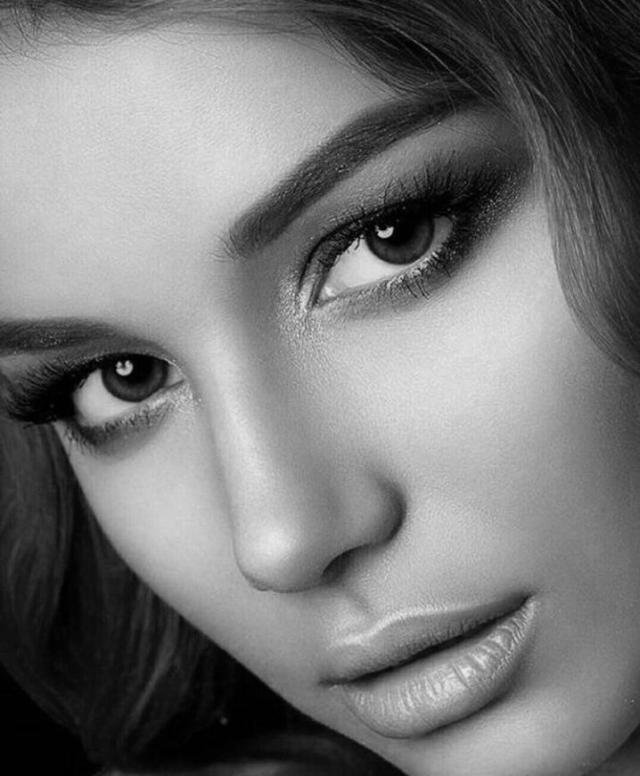 hayat_life_97's tweet photo. لا تصـدق ذلك الجبروت في عينـيّ
ف حنينـي اليك
يمزقني
يضمني بين قبضتيه
و كرمادٍ في مهب الريح
يبعثرني ..

#قصاصات
#حيـــاة https://t.co/MEejPdv6cA