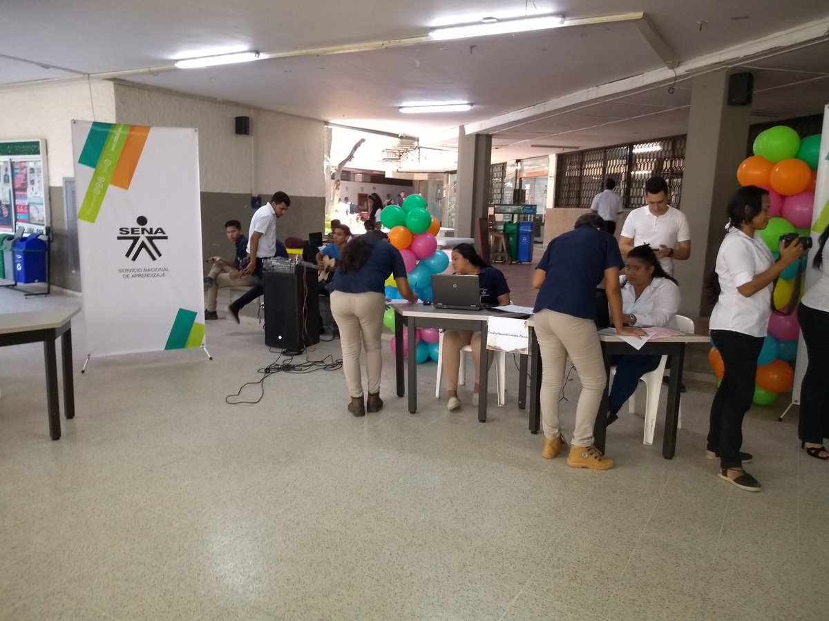 VictorArbelaez's tweet photo. Los aprendices del Complejo Industrial @SENAComunica participaron activamente en la jornada de actualización de datos para estar activos en la plataforma de #CAprendizaje así podrán tener más opciones de recibir un contrato de aprendizaje para realizar su etapa productiva. https://t.co/5kmh2bOT8C