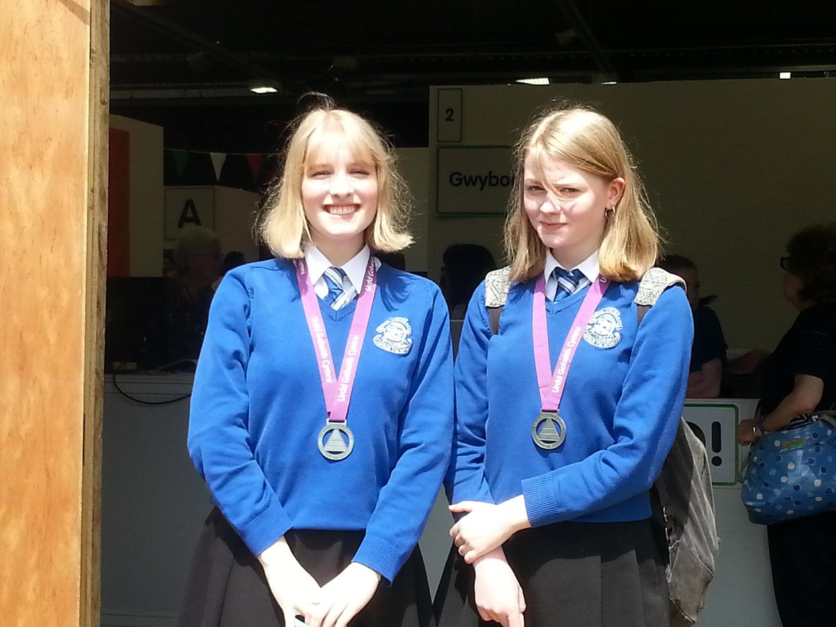 LucyLBurden's tweet photo. Fun and success with Elin, Amy and Annie at the Urdd Eisteddfod today. Bendigedig! @CymraegBuallt @BuilthHS @UrddBaM @h_c_wilson #Urdd18 https://t.co/MGSdenTrEC
