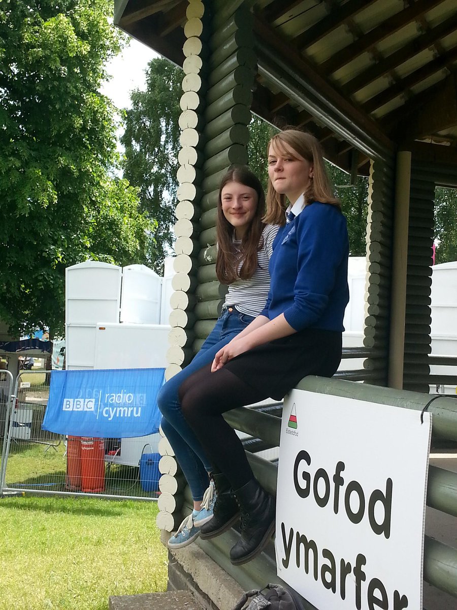 LucyLBurden's tweet photo. Fun and success with Elin, Amy and Annie at the Urdd Eisteddfod today. Bendigedig! @CymraegBuallt @BuilthHS @UrddBaM @h_c_wilson #Urdd18 https://t.co/MGSdenTrEC