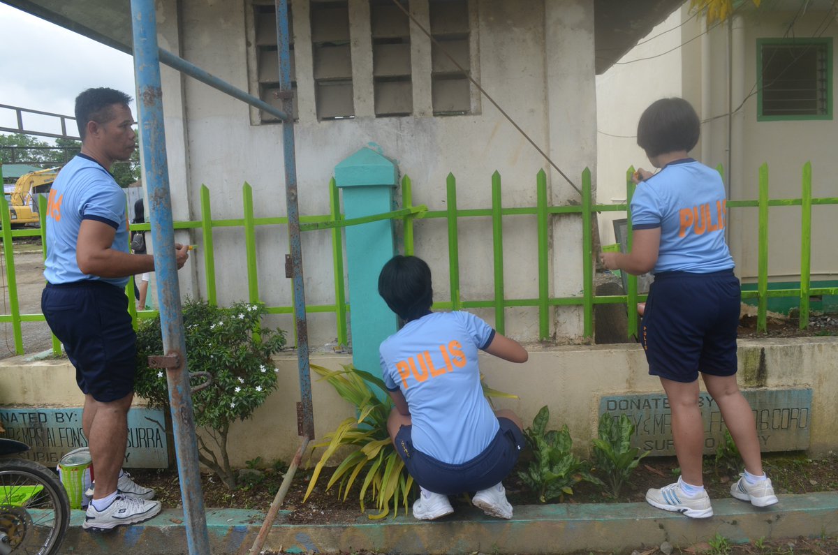 Pclosdn's tweet photo. Brigada Eskwela 2018 at Caraga Regional Science High School (CRSHS) through repainting their perimeter fence on June 1, 2018 9AM. @CrimeLaboratory @rclo_13 https://t.co/vM7BU3BGSl