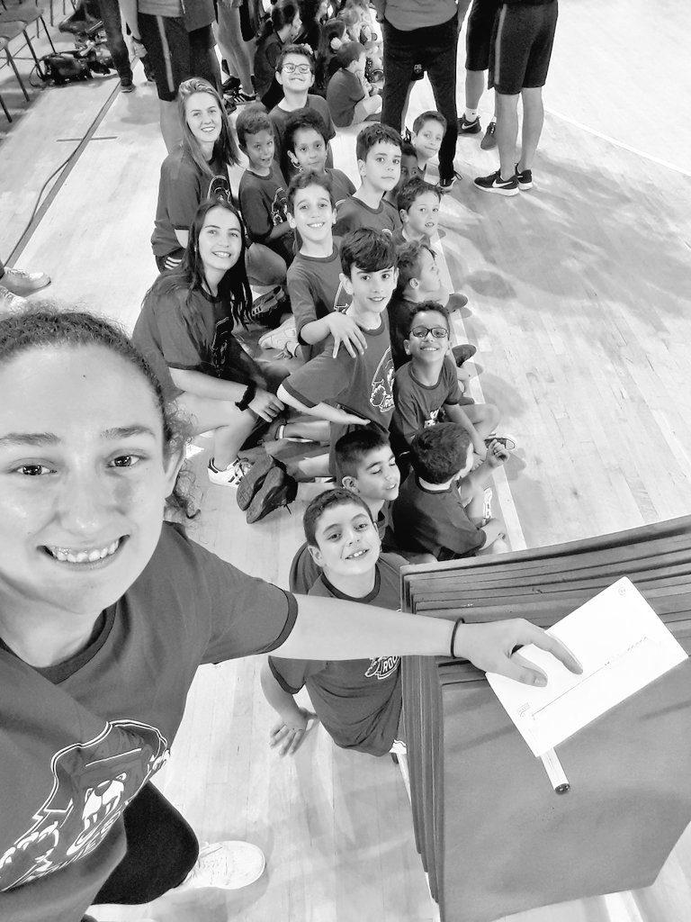 PaulaMartinez6_'s tweet photo. Seguim sumant experiències (avui tarda de bàsquet al Palau) i molts bons moments en equip. 
Gràcies per fer-me tan feliç! #PBM1 #FCBarcelona https://t.co/vXIBs6Ka9g