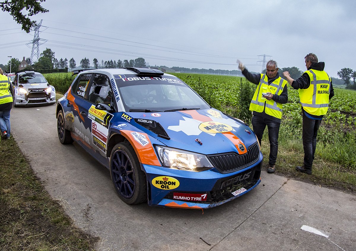 EurolR5's tweet photo. Na een enerverende eerste dag is dit het voorlopige klassement:
1. Kobus 45:08.8
2. van den Brand +00:41.7
3. de Jong +00:55.9
4. van Deijne +01:32.5
5. Debackere +02:31.2
6. Vossen +03:50.7
7. vanIersel  +04:26.7
8.  van Loon  +05:31.2
-----
#EurolR5 #Eurol #ELErally https://t.co/Mn84zd77ld