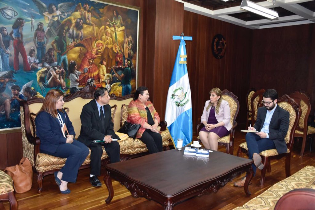 CC_Guatemala's tweet photo. La Magistrada Presidenta recibió hoy la visita de cortesía de la Licda María de los Ángeles Soberanis, Presidenta de la Junta Directiva del Benemérito Comité Pro Ciegos y Sordos de Guatemala, quien se acompaño de Noe Hinestroza Herrarte, Coordinador de Gestión Local #CCTeIncluye https://t.co/wYLTlraJTL