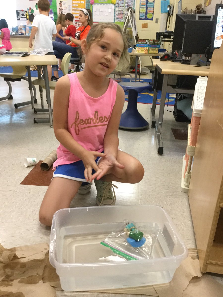 EKirkSTEM's tweet image. Our toys sink. How can we make them float? Mrs. Valcourt’s K friends designed and built devices to keep their toys floating for 30 seconds! @FRESWarriors #pcpsFRES @Lnval23 #sinkfloat #STEM @childengineer