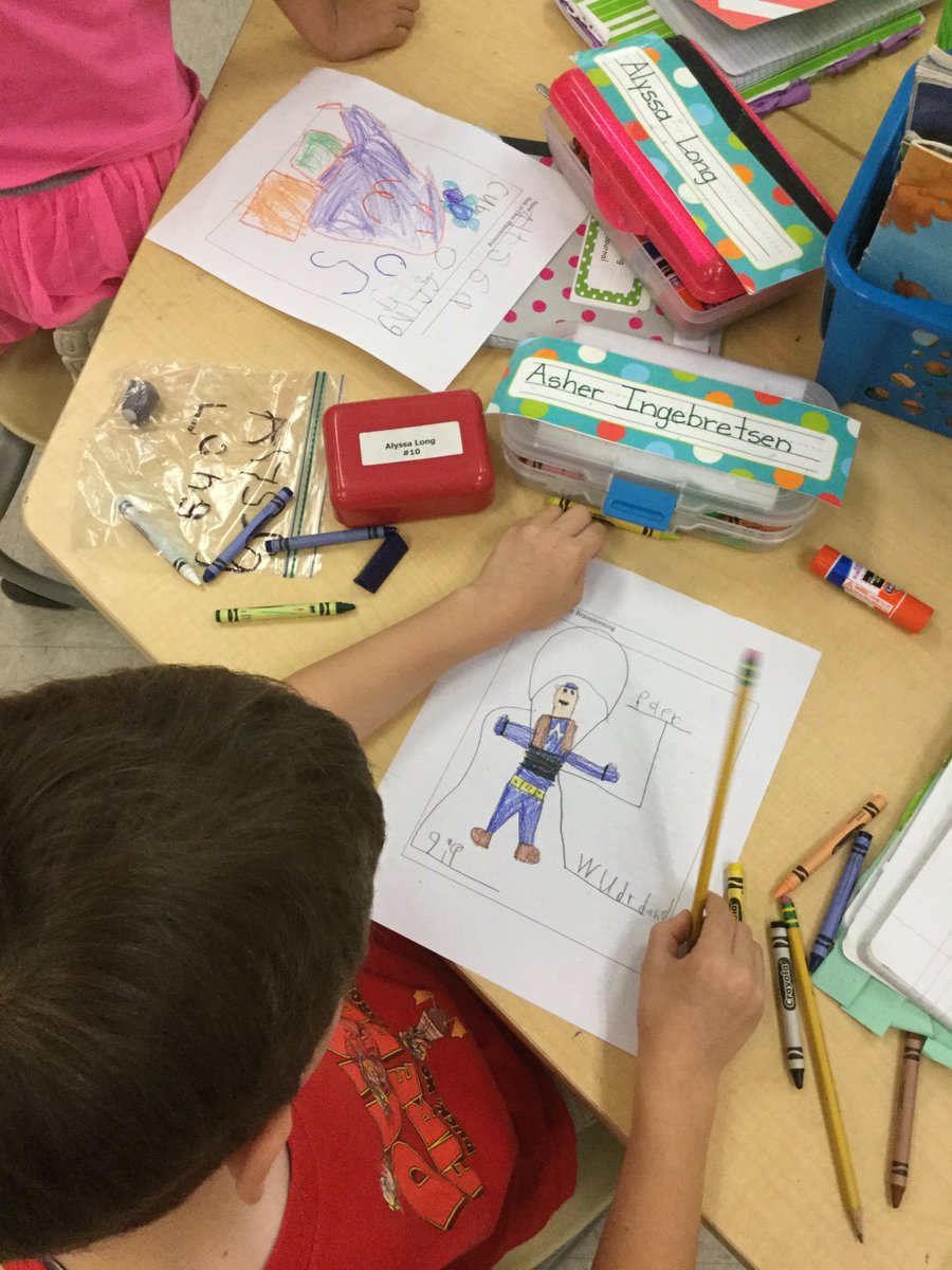 EKirkSTEM's tweet image. Our toys sink. How can we make them float? Mrs. Valcourt’s K friends designed and built devices to keep their toys floating for 30 seconds! @FRESWarriors #pcpsFRES @Lnval23 #sinkfloat #STEM @childengineer