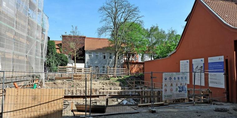 tooppermann's tweet photo. Wie geht's weiter im KuQua? Das Interview mit Gerhard Steidl und Hans Georg Näder zum Kunstquartier. Gleich online und Sonnabend als Thema des Tages in der Printausgabe.
-> #Göttingen #Goettingen #KuQua #Kunstquartier #Näder #Steidl
-> @goetageblatt @SteidlVerlag @ottobockHQ_de https://t.co/YYaT3PUKGL